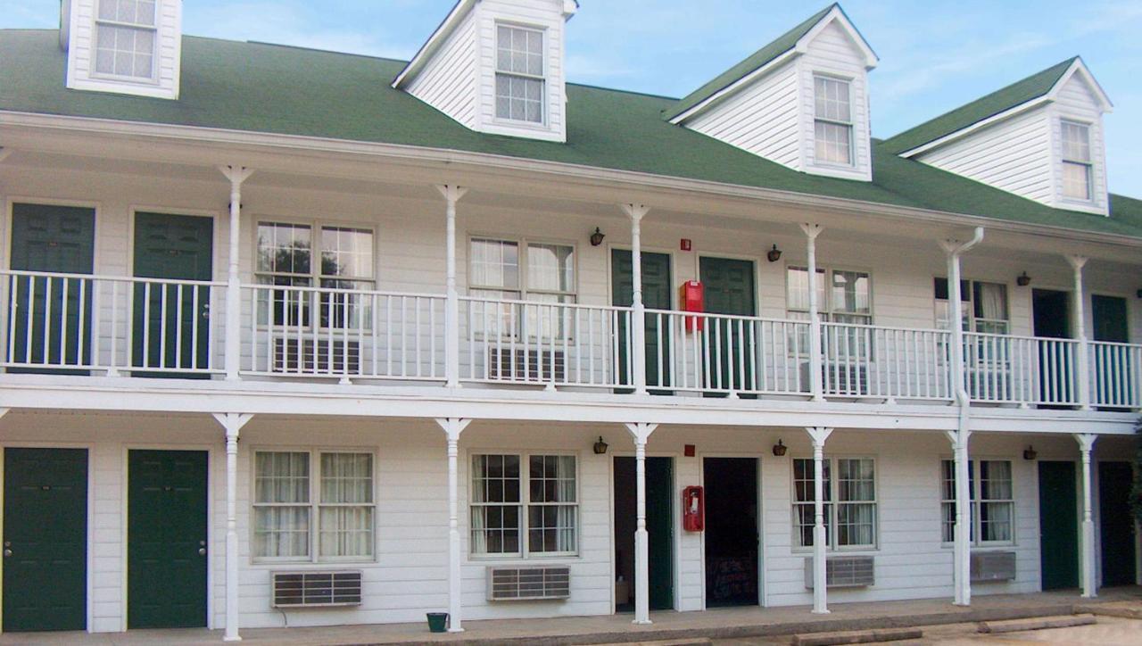 Stratford Motor Motel 2*